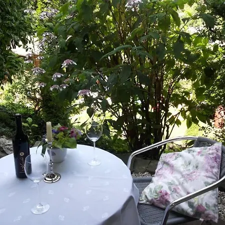 Nocleg ze śniadaniem Gaestezimmer Am Huestert 2*