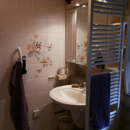 Gaestezimmer Am Huestert 住宿加早餐酒店 3*