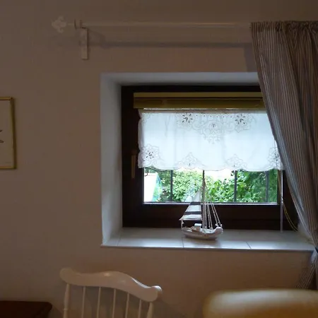 Gaestezimmer Am Huestert 住宿加早餐酒店 阿德瑙