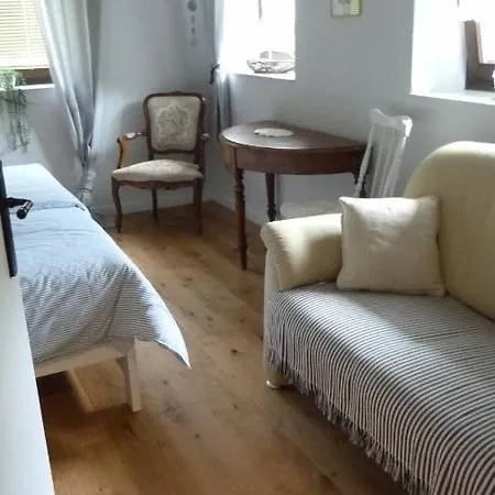 Gaestezimmer Am Huestert 住宿加早餐酒店 阿德瑙